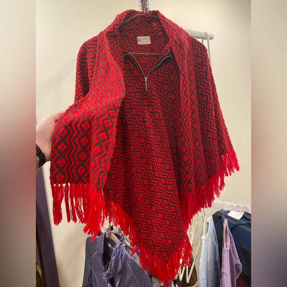 Shawl with attached scarf - Picture 2 of 9